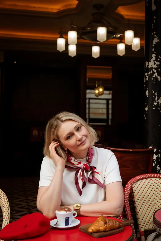 Photograph from the Red skirt — beret session in Paris by Anna