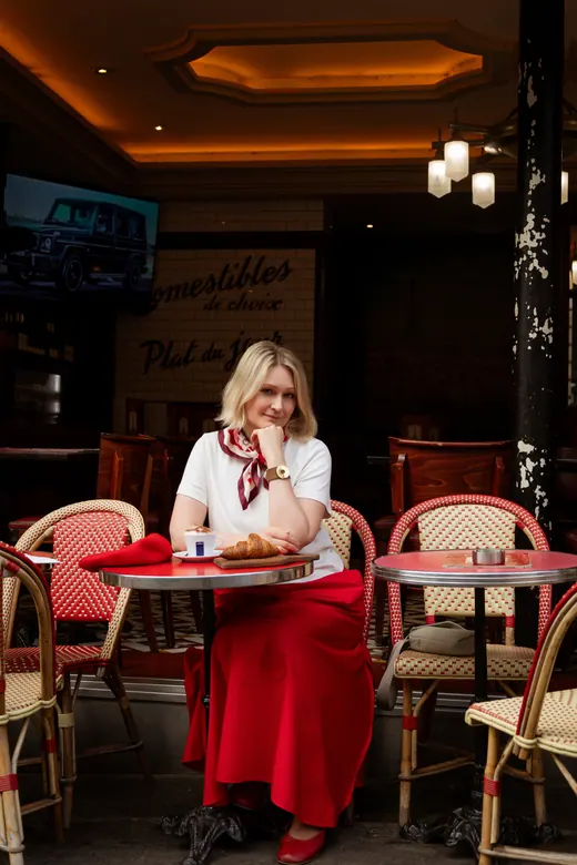 Photograph from the Red skirt — beret session in Paris by Anna