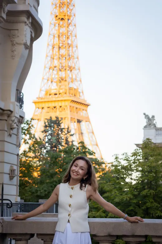 Photograph from the White dress — Trocadéro session in Paris by Anna