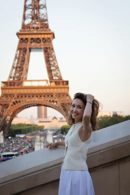 Photograph from the White dress — Trocadéro session in Paris by Anna