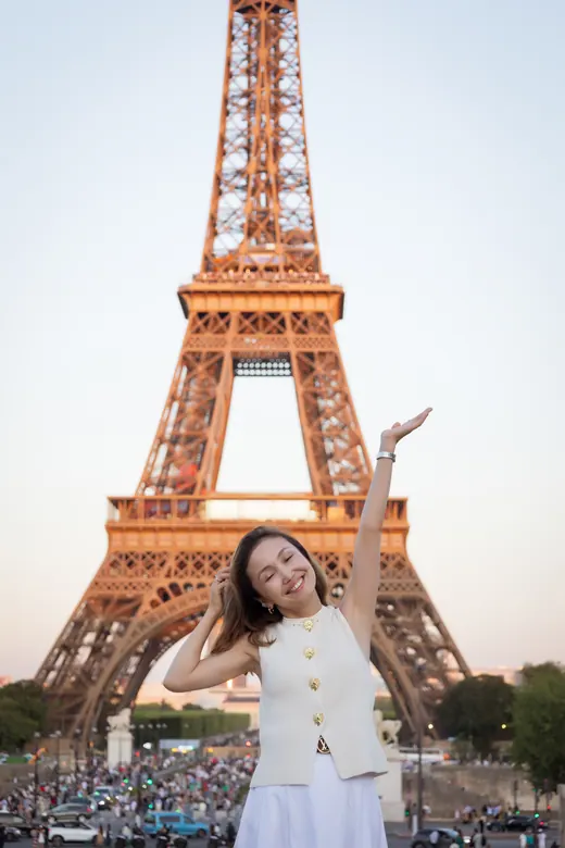 Photograph from the White dress — Trocadéro session in Paris by Anna
