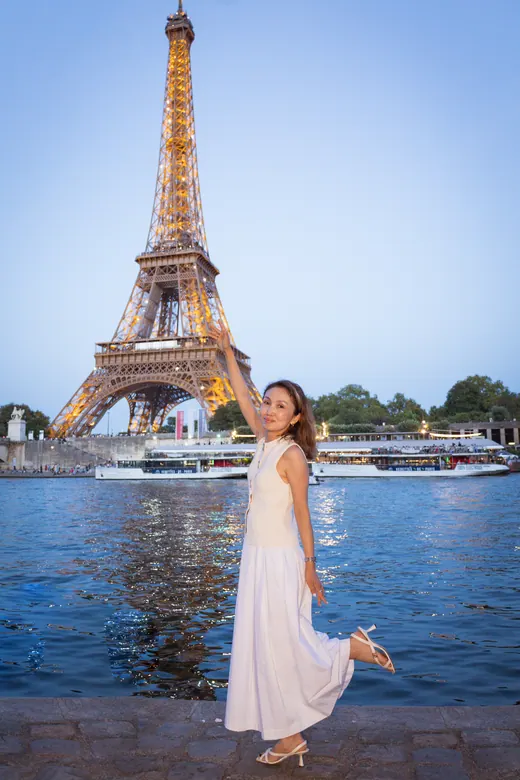 Photograph from the White dress — Trocadéro session in Paris by Anna