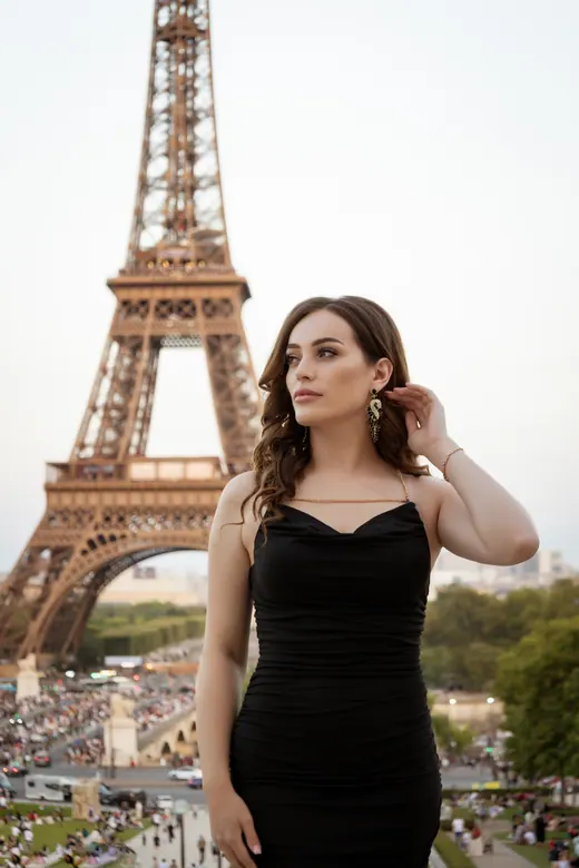 Photograph from the Black slip — Trocadéro session in Paris by Anna