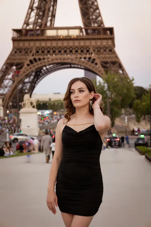 Photograph from the Black slip — Trocadéro session in Paris by Anna