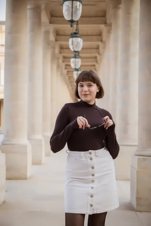 Photograph from the White skirt — Palais-Royal session in Paris by Anna