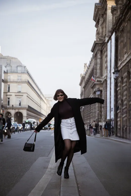 Photograph from the White skirt — Palais-Royal session in Paris by Anna