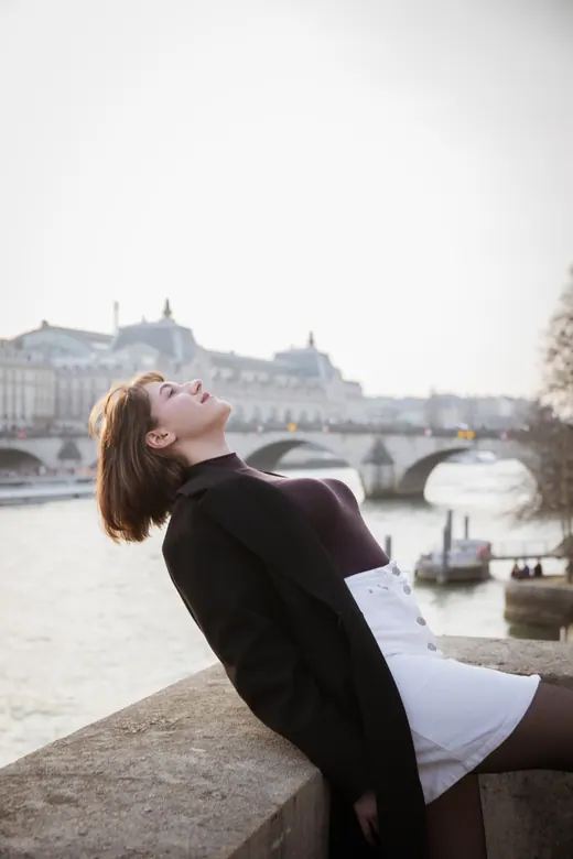 Photograph from the White skirt — Palais-Royal session in Paris by Anna