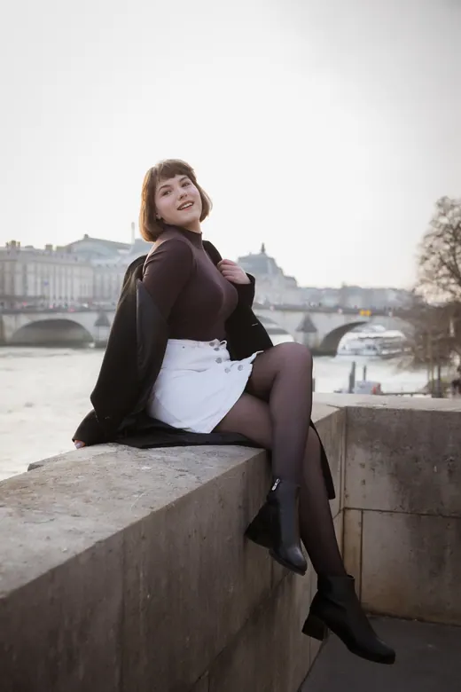 Photograph from the White skirt — Palais-Royal session in Paris by Anna