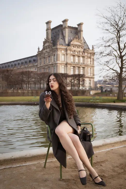 Photograph from the Long coat — Palais-Royal session in Paris by Anna