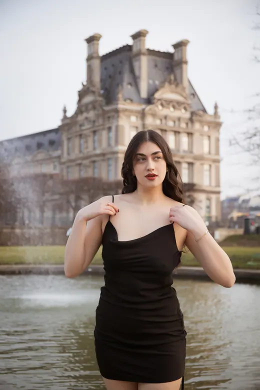 Photograph from the Long coat — Palais-Royal session in Paris by Anna