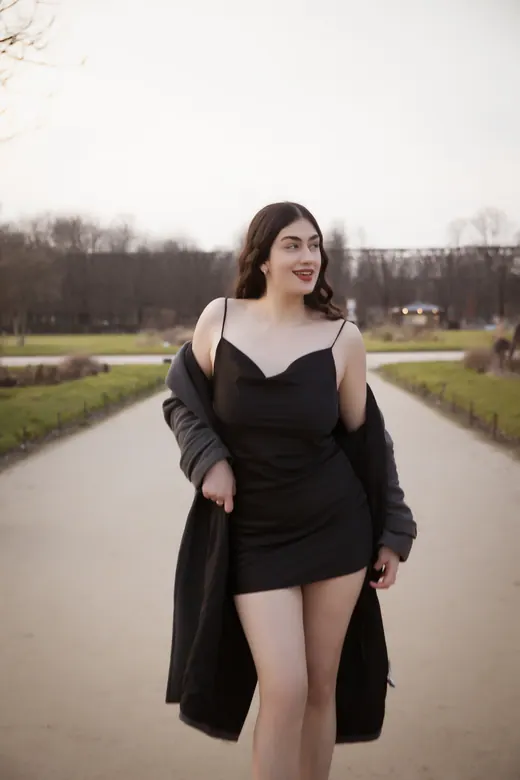 Photograph from the Long coat — Palais-Royal session in Paris by Anna