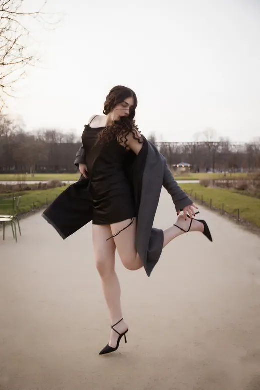 Photograph from the Long coat — Palais-Royal session in Paris by Anna