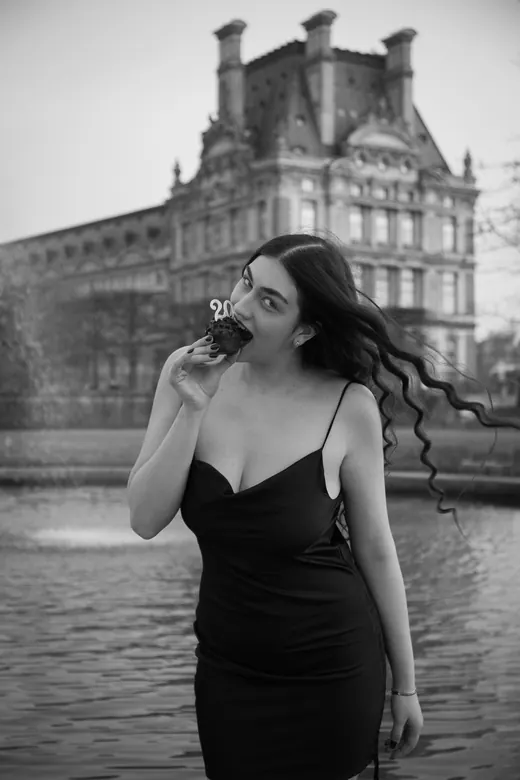 Photograph from the Long coat — Palais-Royal session in Paris by Anna