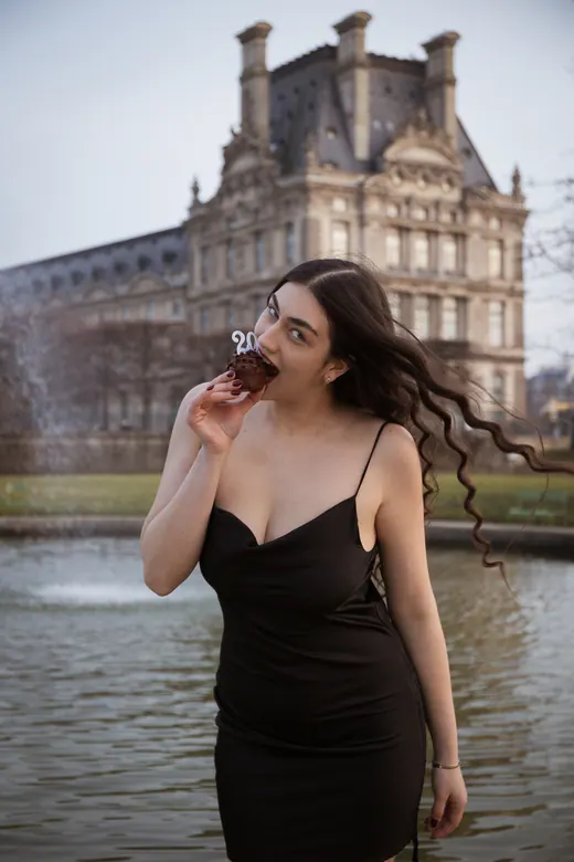 Photograph from the Long coat — Palais-Royal session in Paris by Anna