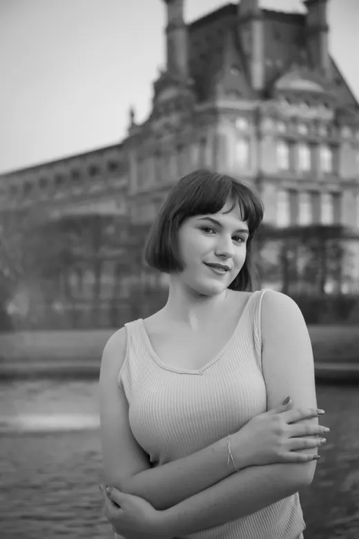 Photograph from the White skirt — Palais-Royal session in Paris by Anna