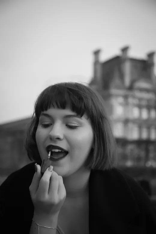 Photograph from the White skirt — Palais-Royal session in Paris by Anna