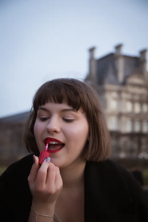 Photograph from the White skirt — Palais-Royal session in Paris by Anna