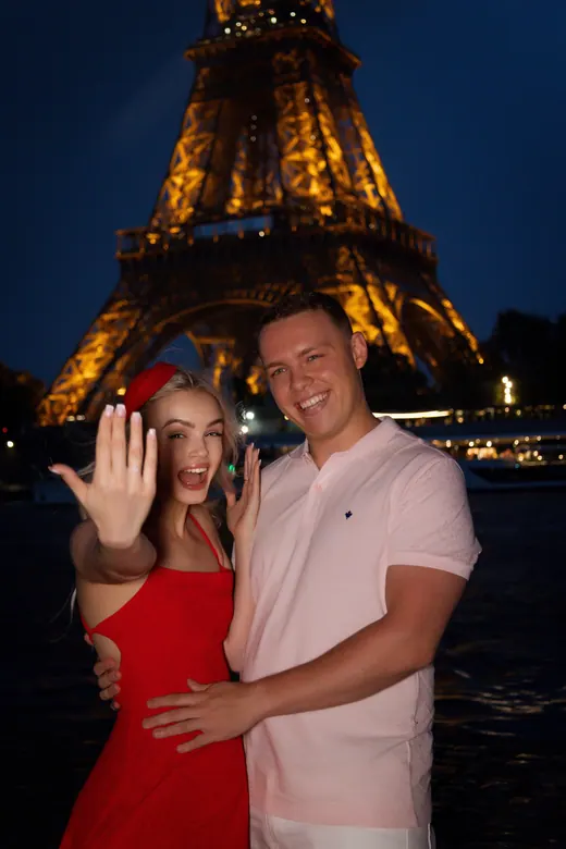 Surprise marriage proposal in Paris photographed by Anna
